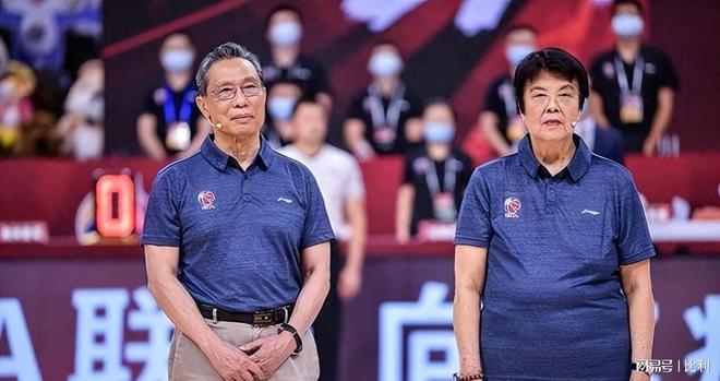 鐘南山做夢沒想到，自己89歲高齡的妻子，如今再次為他“爭光”