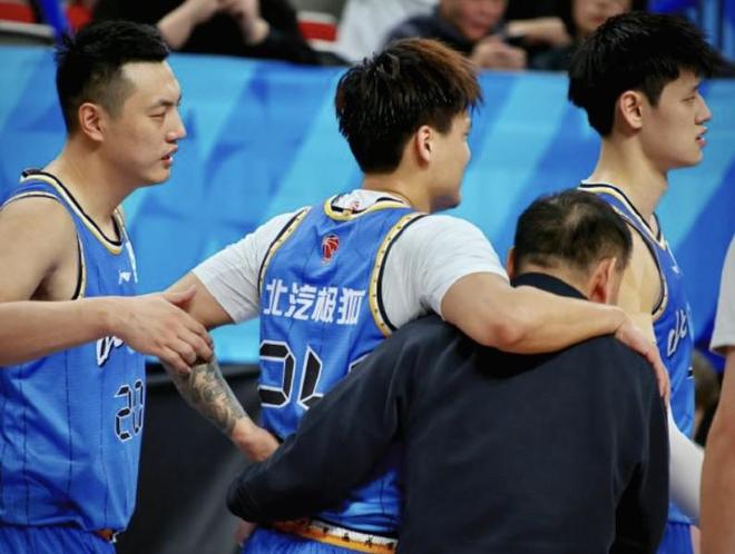 京媒：趙睿經醫院檢查骨頭和神經沒問題，但腰肌有一定的損傷