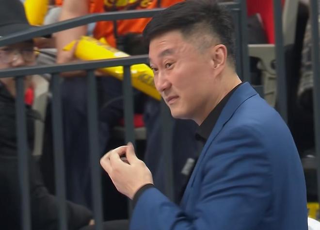 廣東雙殺山西！徐杰傷退王少杰被打出血，迪亞洛與觀眾爆發沖突