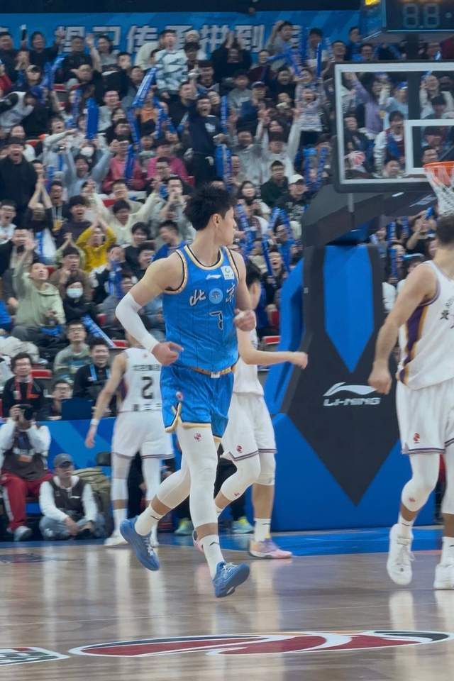 玩命！曾凡博腰傷沒好吃止疼藥強撐比賽，砍20分難阻失利太絕望