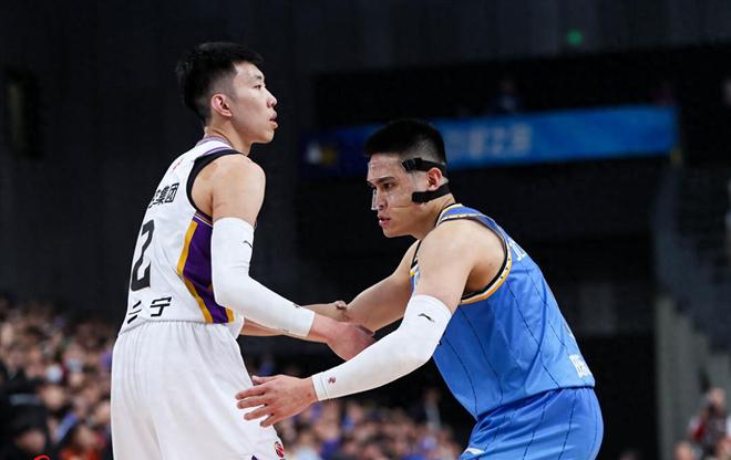 沒周琦不行！易建聯接班人狂砍21+15，擊敗北京3內線，愁壞許利民