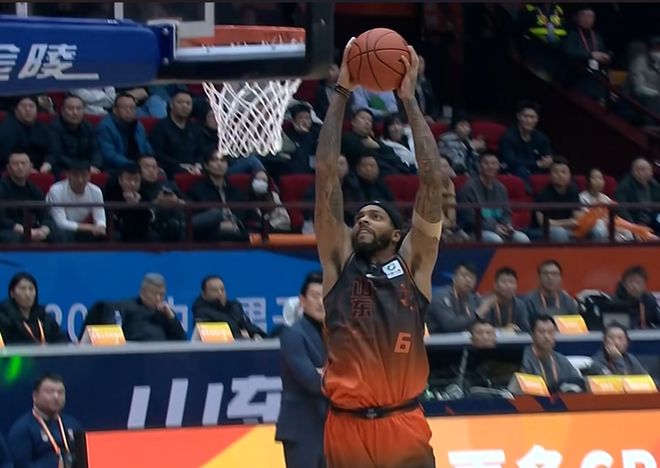 山東掀翻聯盟第一，拒絕27分大逆轉，三外援發威，陳林堅是功臣