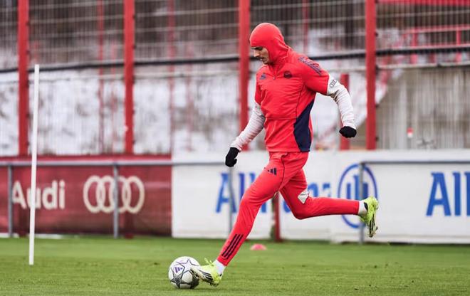 拜仁官方:兩周前受傷的斯塔尼希奇今日恢復有球訓練