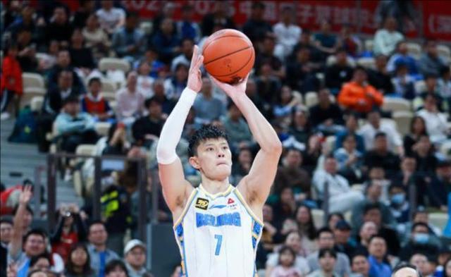 CBA丨許利民：曾凡博爭取下場復出，趙睿腰傷不算嚴重