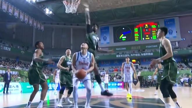 CBA太激烈，新疆1分惜敗，山東連勝！積分榜如下：遼寧重回前12！