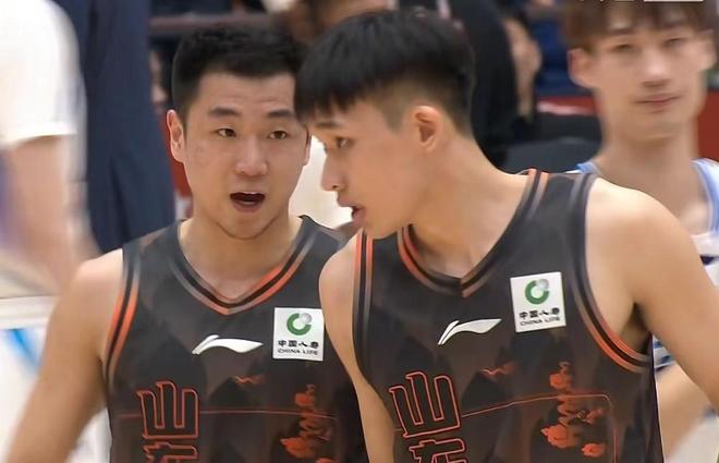 山東男籃24分大勝，高詩巖單節15分，鮑威爾29+8陳林堅12分！