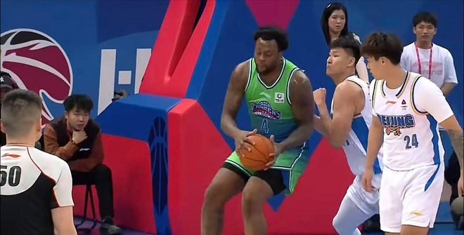 北京輸球揪出最大毒瘤!他上場9分鐘,球隊輸19分,打的太差了