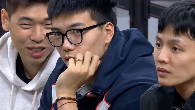 CBA:胡明軒7分五連勝,隊友32+11爆發(fā),薩姆納6失誤五犯離場