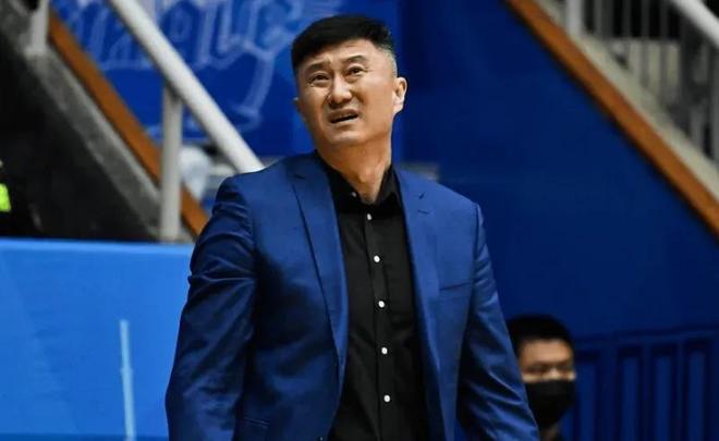 勝吉林發(fā)布會!杜鋒與奎因不滿下半場,并寄語給小將上場機(jī)會!