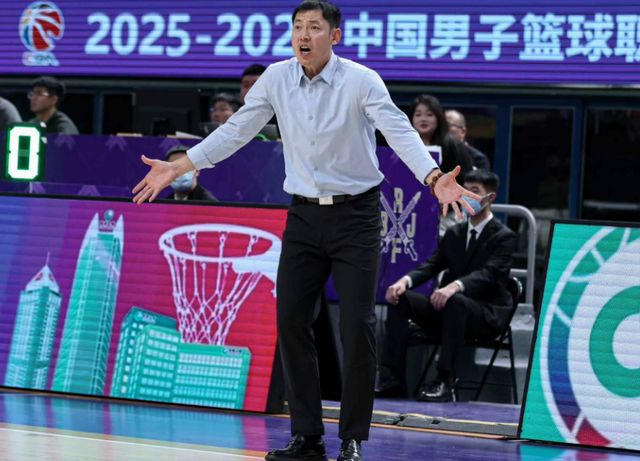 北控男籃VS青島！張慶鵬沖擊3連勝，鄒雨宸爆發(fā)，央視直播