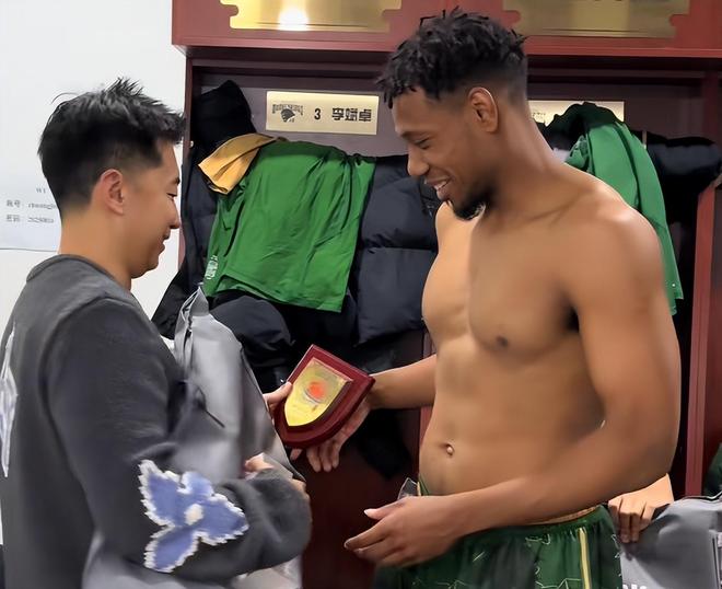 勝四川更衣室！馬鑫鑫獲最佳防守，祝銘震最佳射手，排名仍劣勢(shì)！