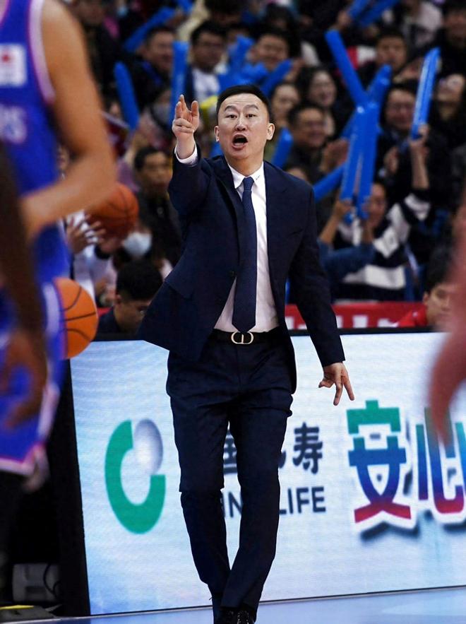 狂轟11:1，北控最后2分鐘翻盤！張慶鵬振臂高呼，廖三寧10+6立功