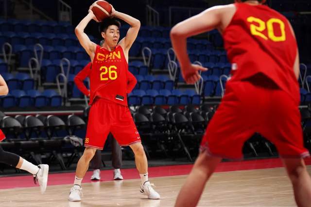 男篮锋线8选4!两王牌锁定,21岁新星或首次入围,郭士强面临抉择