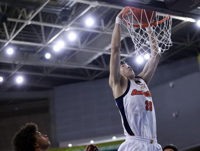 媒体人：广东宏远正在寻找护框型大外援