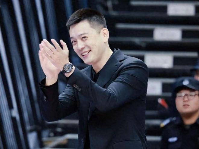 男篮逆转日本！杨鸣盛赞贺希宁廖三宁绝境破局，后起之秀撑起重任