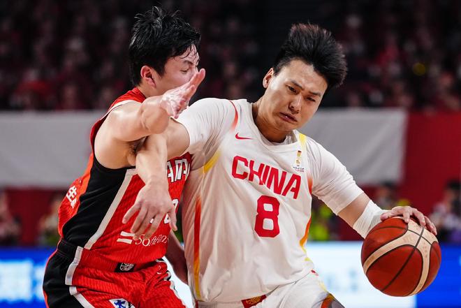 赵睿哭了!中国男篮两连胜,产生4个不争事实,首支晋级球队诞生