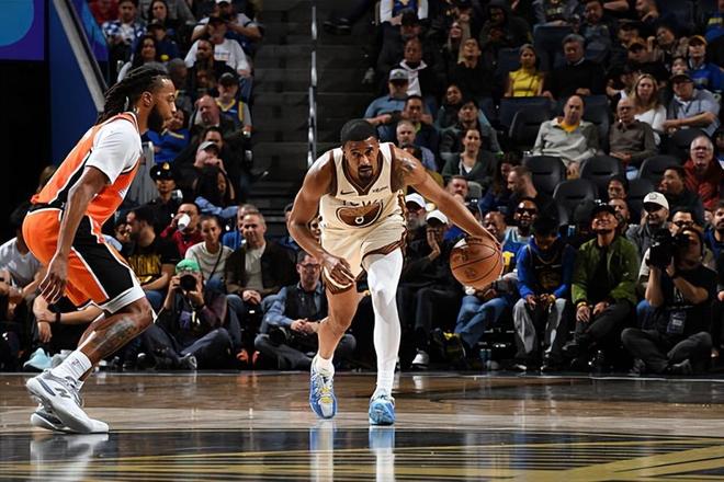 一次又一次在场上打铁,勇士后场大闸为什么莫名其妙就上头了呢?