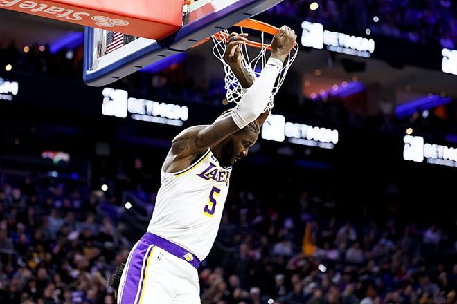 百發百中拿下兩雙數據,湖人內線新援理應得到更高的戰術地位?