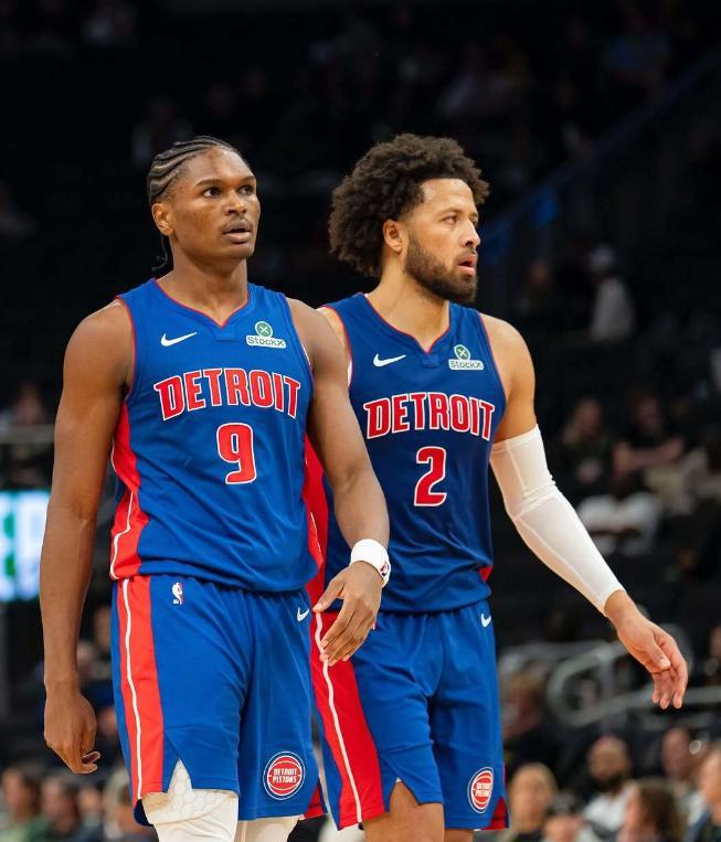 火箭旧将32分独木难支，杜伦两双康宁汉姆23+6+12，活塞复仇雄鹿