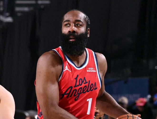 37分大勝！倫納德夢回巔峰破紀錄，哈登準三雙，這支球隊該解散了