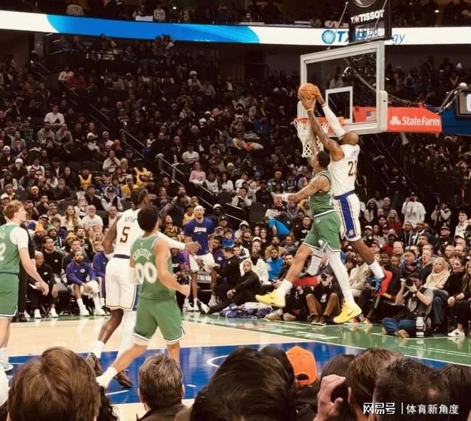 臥槽！手指都脫臼了，“咔嚓”一聲硬控全場