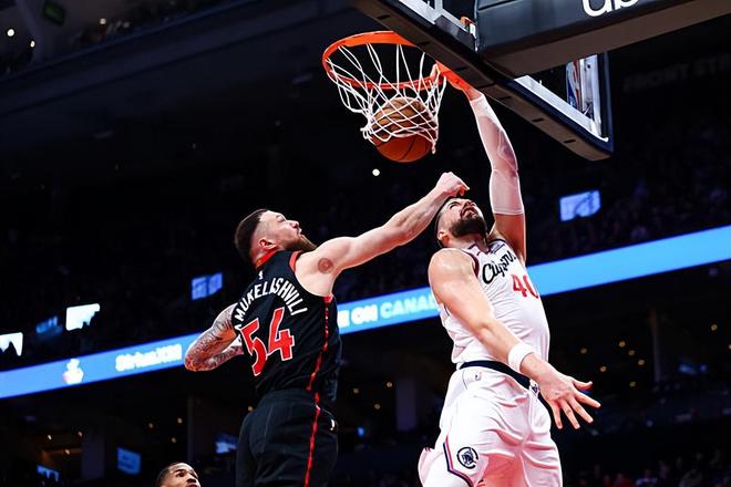 態度積極了許多！快船內線支柱終于在攻防兩端起到了關鍵的作用？