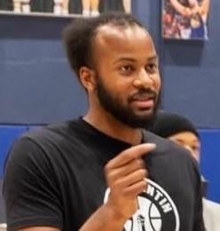 瞬間老了20歲穆迪在大通中心參加球隊活動 發(fā)際線非常危險