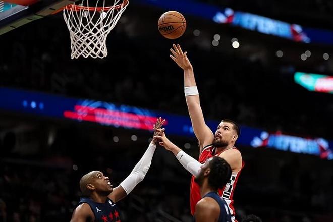 防守態度存在問題！快船內線支柱在場上的效果并不能達到預期？