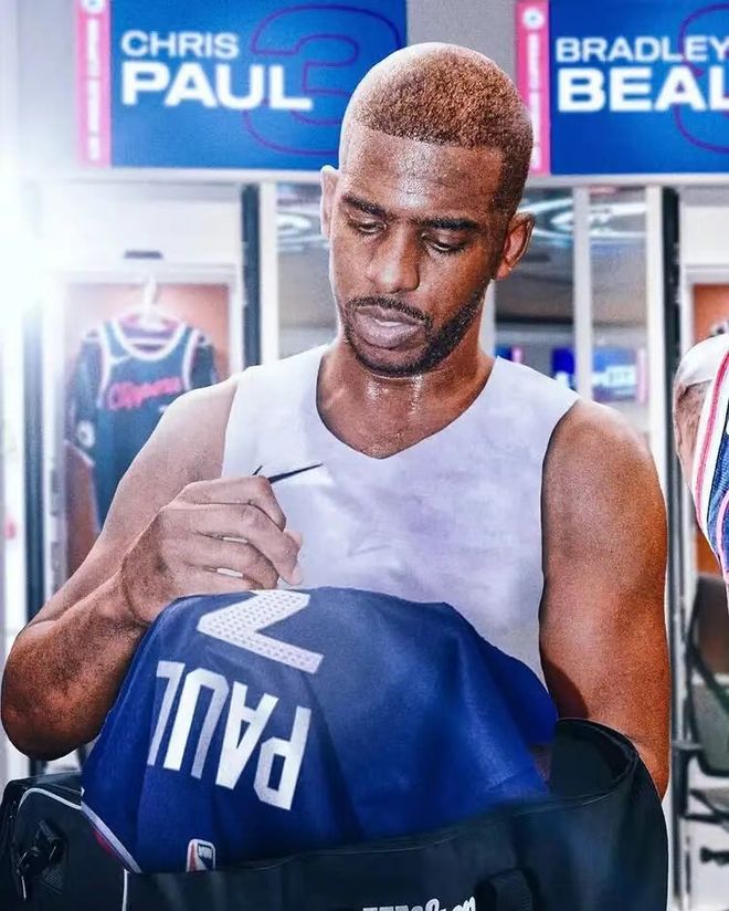 最后一舞成噩梦!保罗凌晨3点被赶回家,名记怒斥球队:太恶心