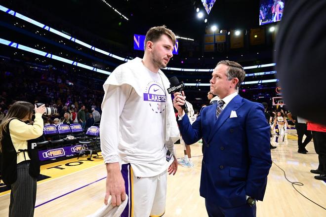 39分難救主!東契奇獨(dú)木難支的背后,是湖人防線的全面崩塌