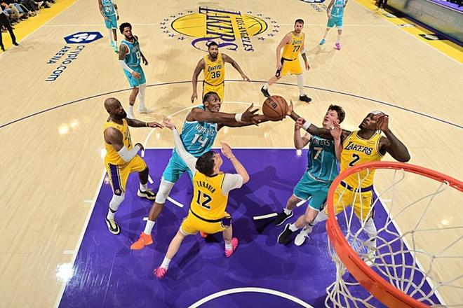 還沒找到說明書?湖人對于鋒線大閘的使用依然存在著明顯的問題?