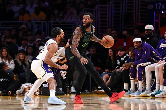 真的尽力了！鹈鹕锋线大将面对湖人还是保持了稳定的水准？...