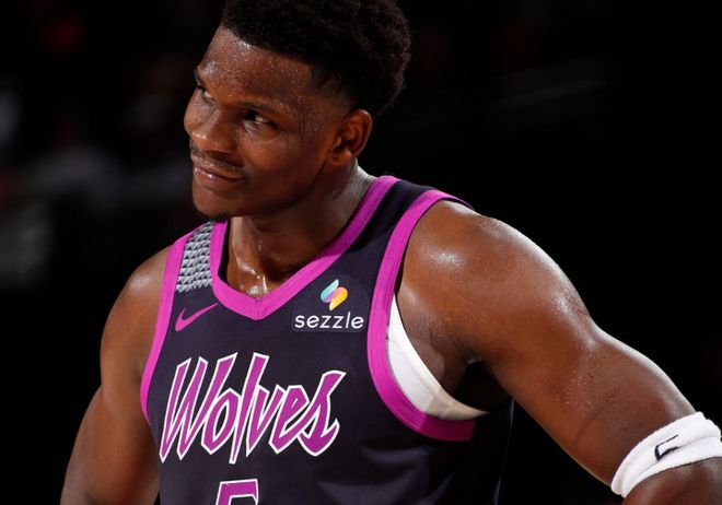 NBA官宣两张罚单:华子贝恩用力把球扔向观众席 各罚25000美元