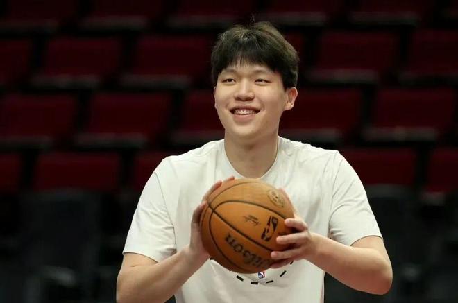 杨瀚森暴扣锁定逆转!18分10板4助!光速召回!