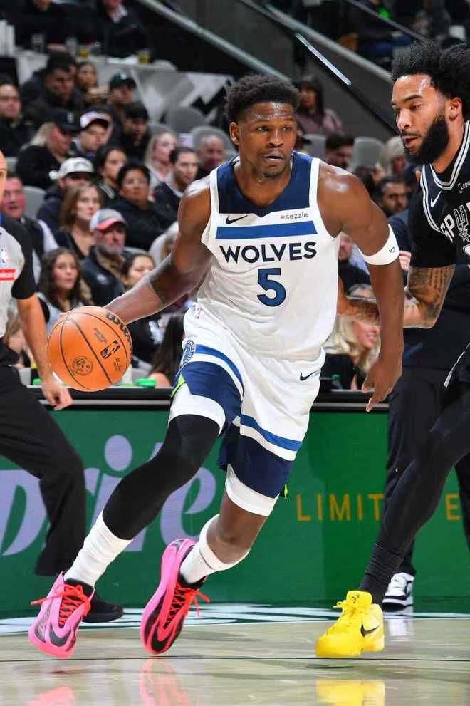 華子復(fù)出55分生涯新高！森林狼無緣25分逆轉(zhuǎn)馬刺 文班39+9