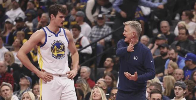 金州勇士中鋒波斯特或許是楊瀚森在小球戰術中的生存指南