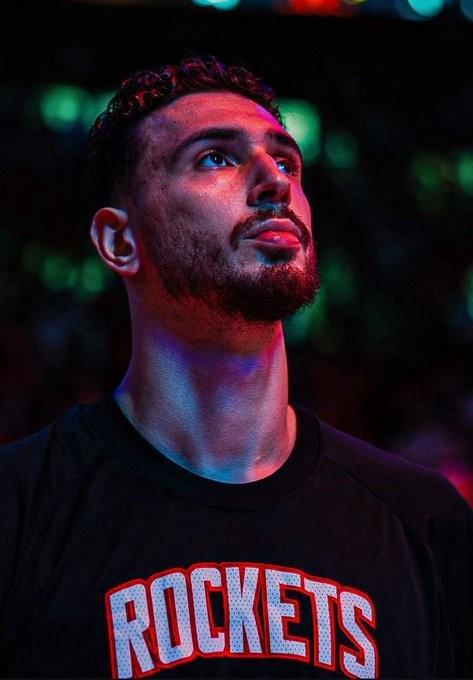 仅次于詹字,申京成为拿到5000分2500板1000助第三年轻球员