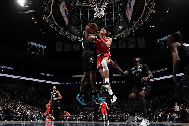 15分钟内出现6次犯规,快船锋线新秀的稳定性确实是差了一些?