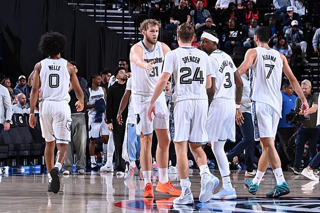 打爆了快船的防线!灰熊后场新星本赛季简直是完成了超级大逆袭?