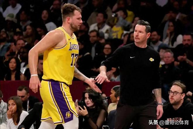 湖人大勝奇才賽后！雷迪克表揚2人，力挺失意之人，4隊有意老詹