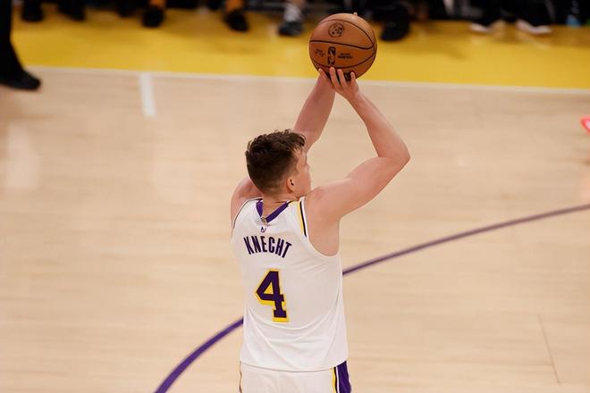 没抓住机会!难得进入轮换阵容的湖人侧翼新星的表现依然非常一般