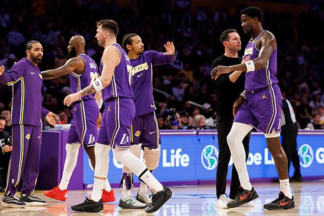 自暴自棄了？球權達不到預期后湖人先發(fā)中鋒就不想好好打球嗎？