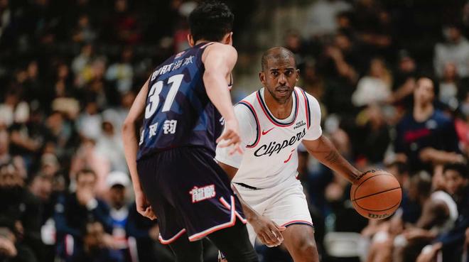 名记:快船深夜将保罗送回家,意在解除合同