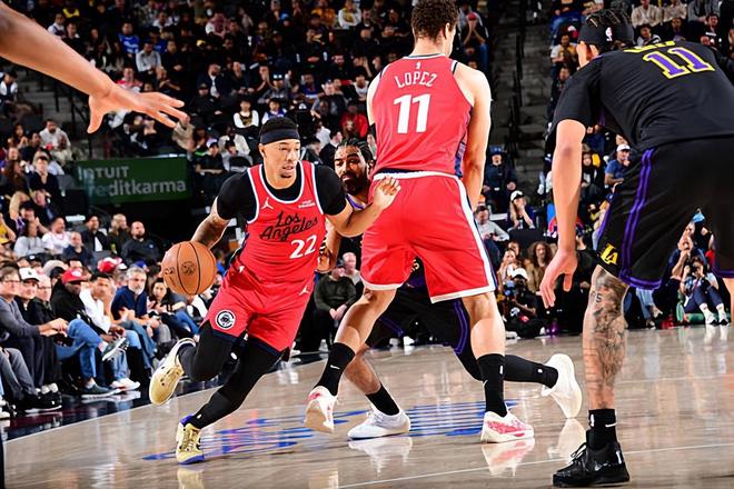 太不容易了！側翼新星終于靠著自己的努力成為了球隊的第六人？