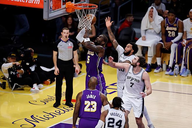 纯纯的蓝领中锋!湖人的打法完全没有发挥出艾顿各方面的潜能?