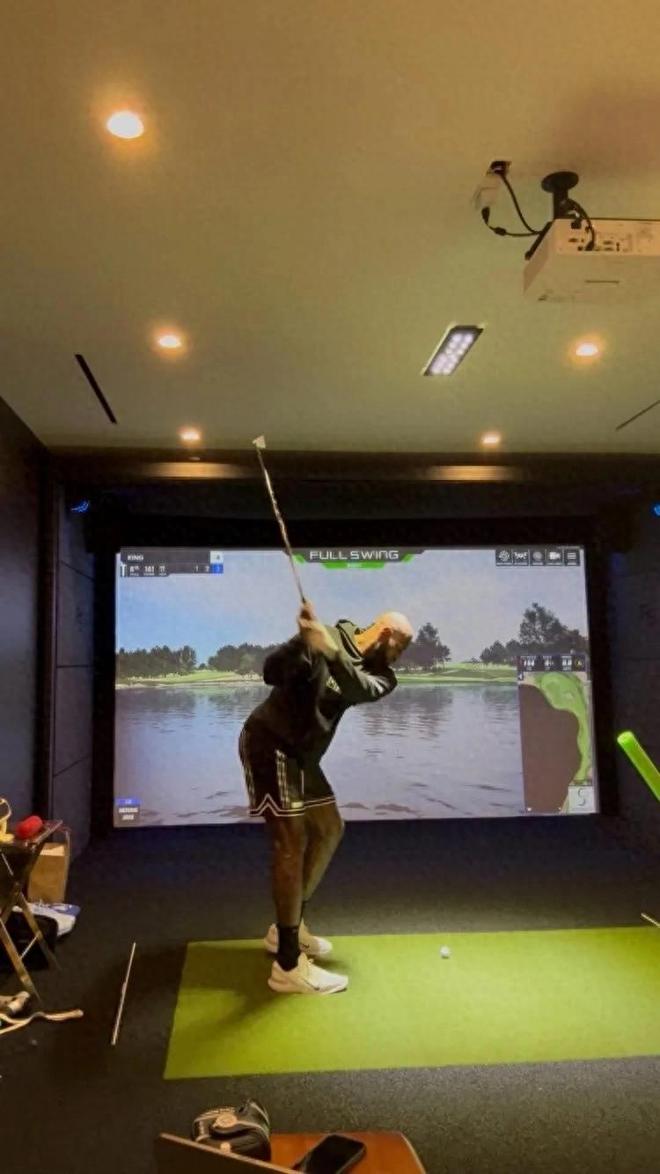 湖人戰(zhàn)績滑落原因找到了，詹姆斯癡迷高爾夫，已不關心籃球？