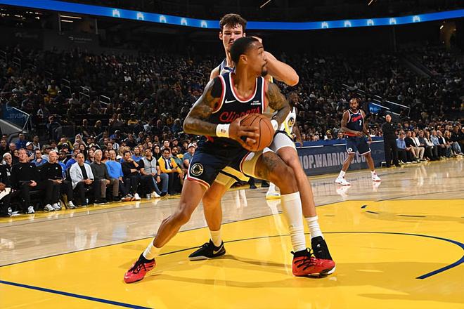 明明狀態(tài)不佳場(chǎng)上效果糟糕，快船還是給了內(nèi)線老將不少出場(chǎng)時(shí)間？