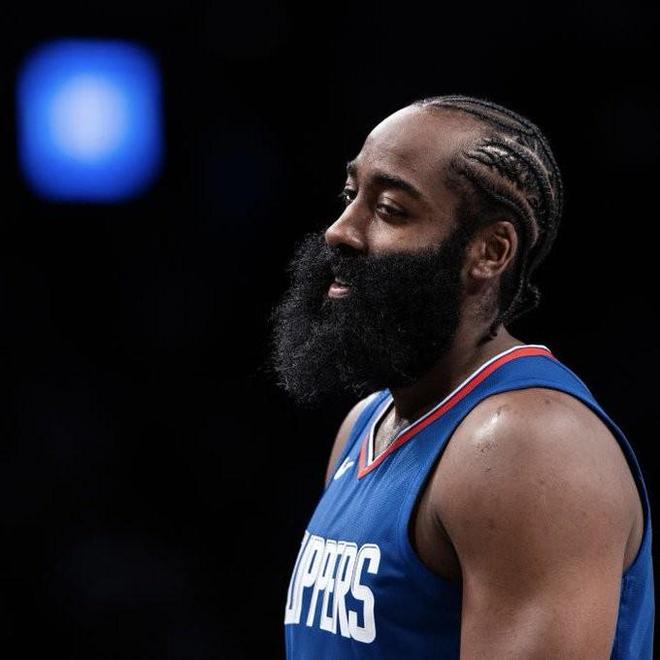 实惨，目前快船明年首轮30%概率拿前四，但在乔治交易中给了雷霆