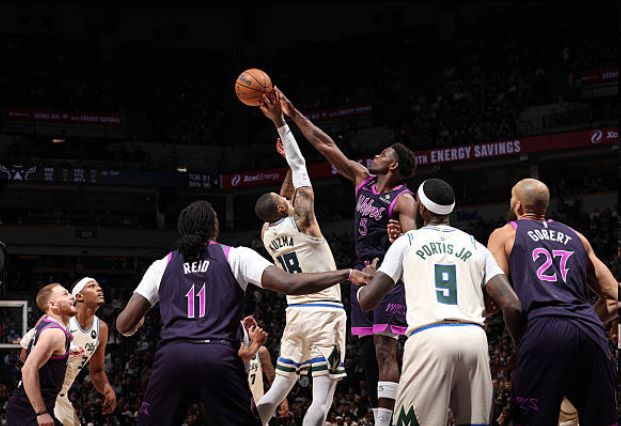 雄鹿近15戰僅3勝！第三節被森林狼轟20-0高潮 下半場僅40分遭翻盤...