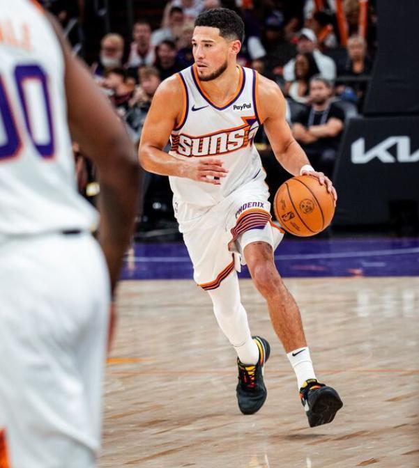 战旧主比尔14中2，布克24+6+7+3格林首秀29分，太阳送快船3连败...